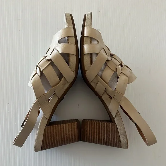 Clarks Artisans Tan Slingback Buckle Closure Stack Heeled Sandal Women’s 7 - Picture 6 of 9